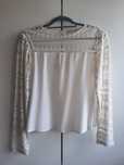 Blusa branca com mangas em renda da Mango