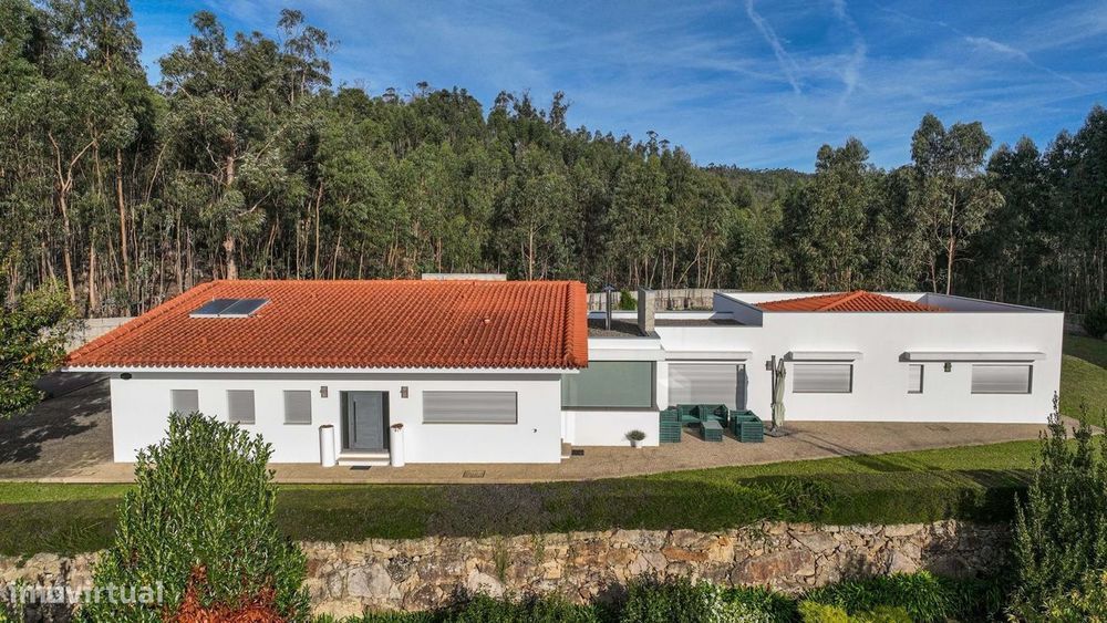 Espetacular Moradia T5+1 Térrea em Paços de Ferreira