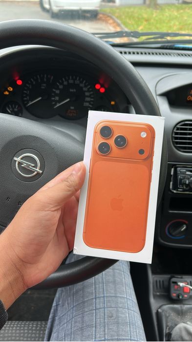 Продам iPhone 17 про