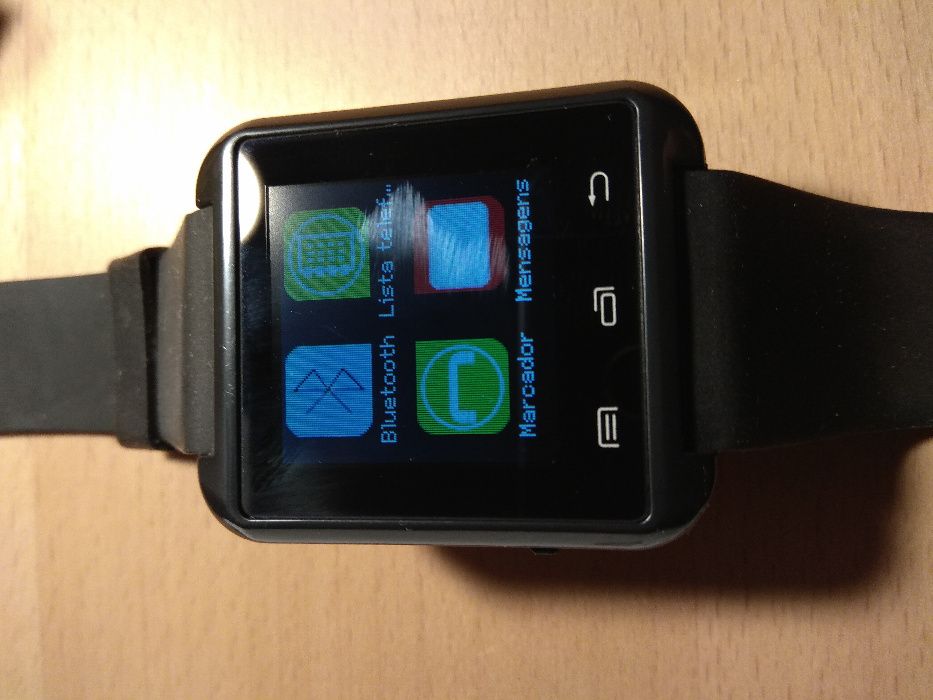 Smartwatch preto com bluetooth, alta voz