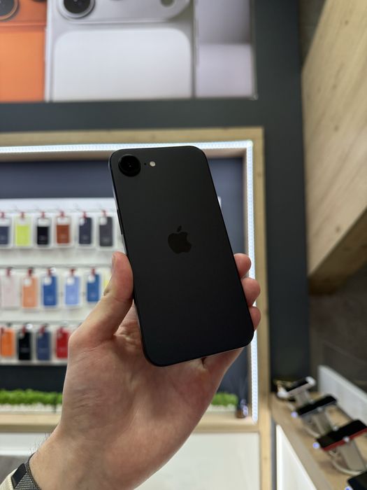 iPhone 16e 128GB Black