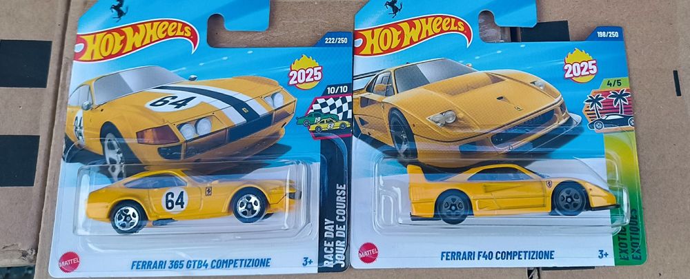 Ferrari 2 sztuki Hot Wheels