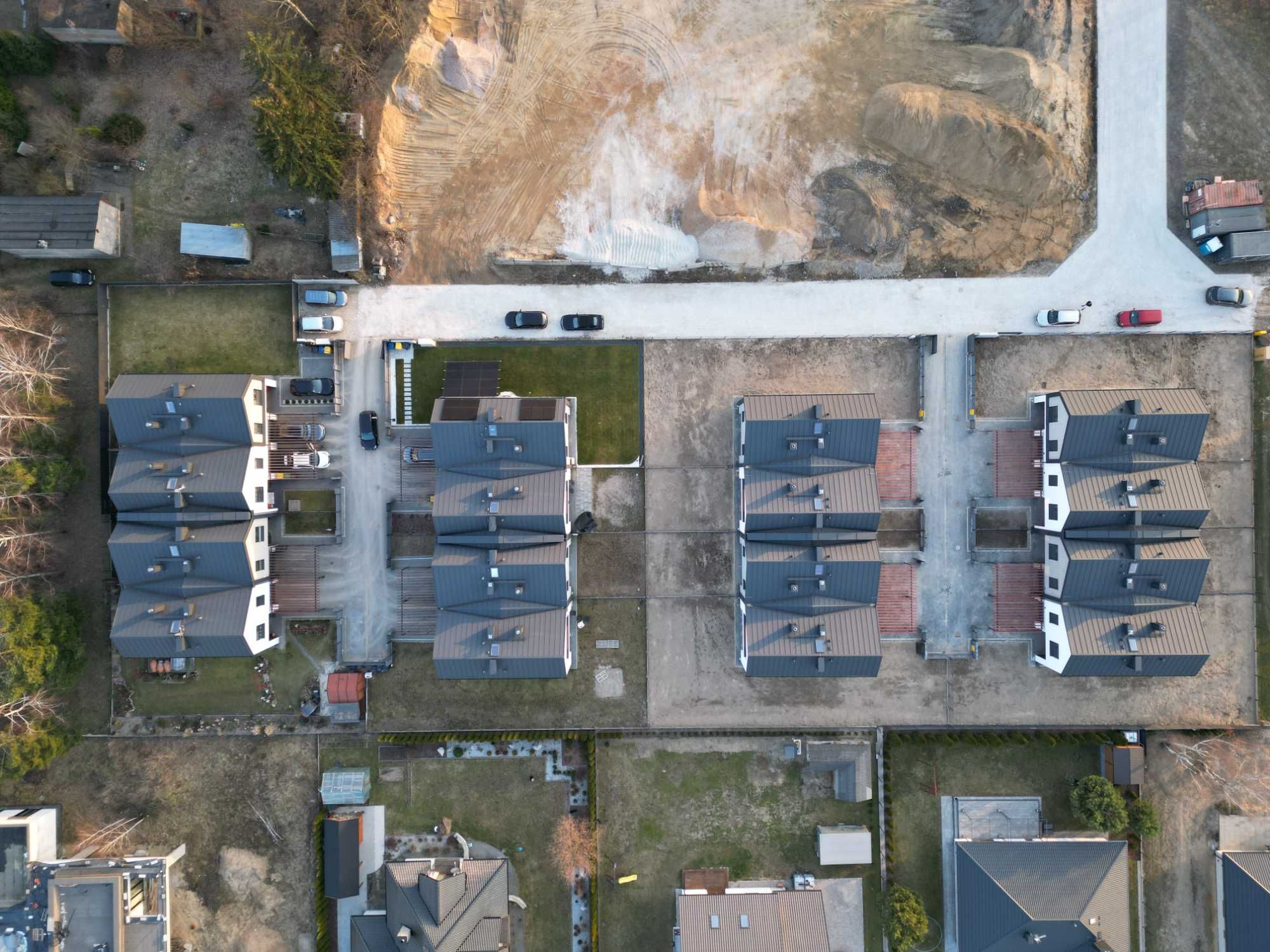 Segment z garażem/335 m2 ogródek i podjazd,