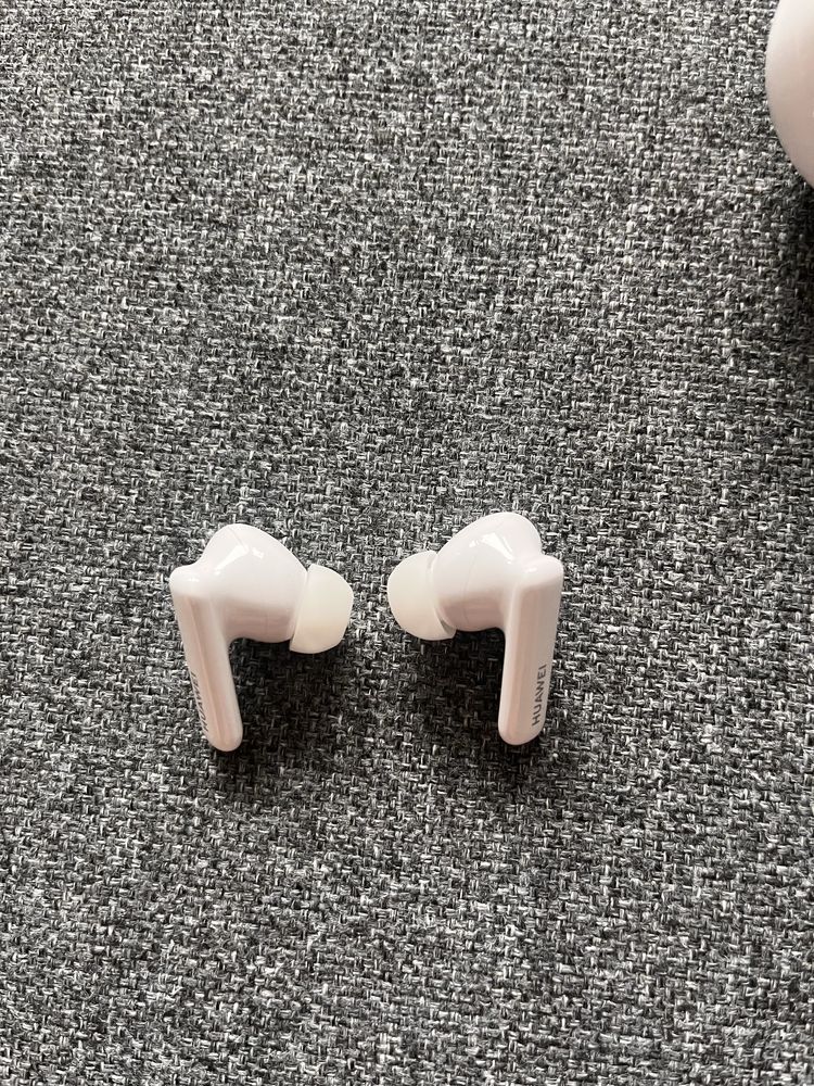 Huawei Freebuds 5i - na gwarancji.