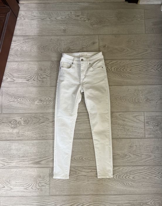 Белые джинсы Levi's