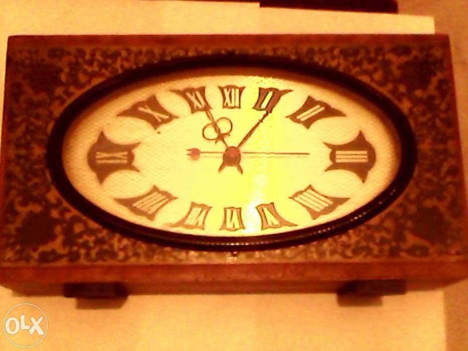 Настольные часы Янтарь СССР, Высота 16 см, длина 29 см ширина 7см