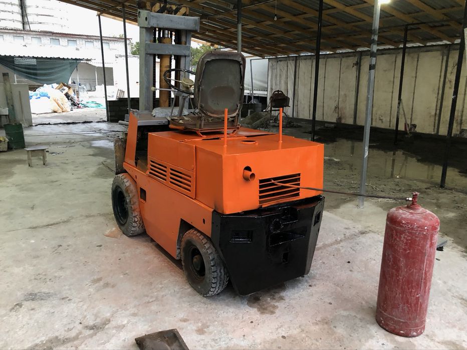 Навантажувач вилочний-2 т.Балканкар