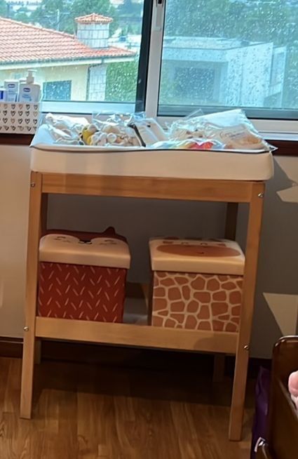 Muda fraldas madeira