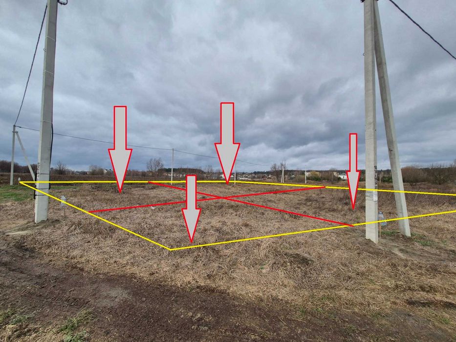 Продам ділянку 3,8 сотки в гарному перспективному місці, світло 28квт.