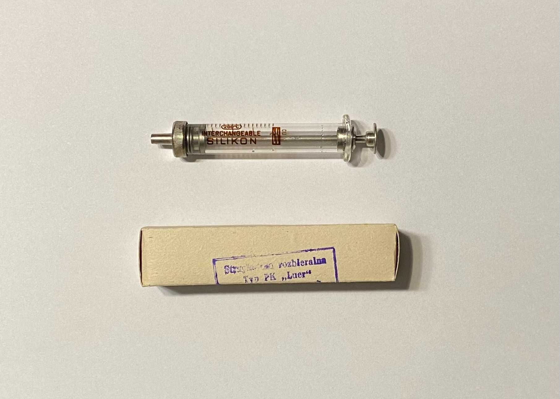 Strzykawka szklana Luer 2cm³, rozbieralna z czasów PRL