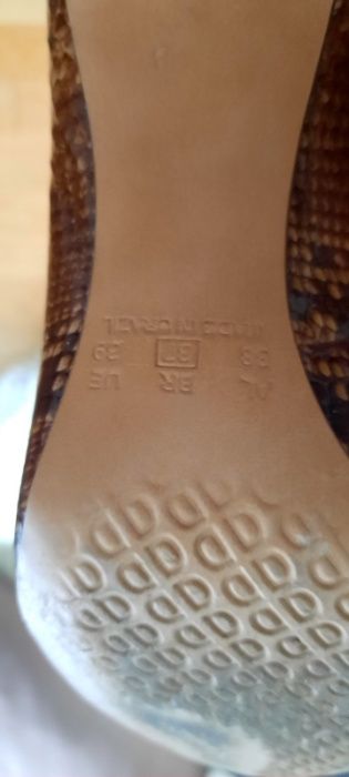 Итальянские лаковые туфли DUMOND 38 р на каблуке, идеальное состояние