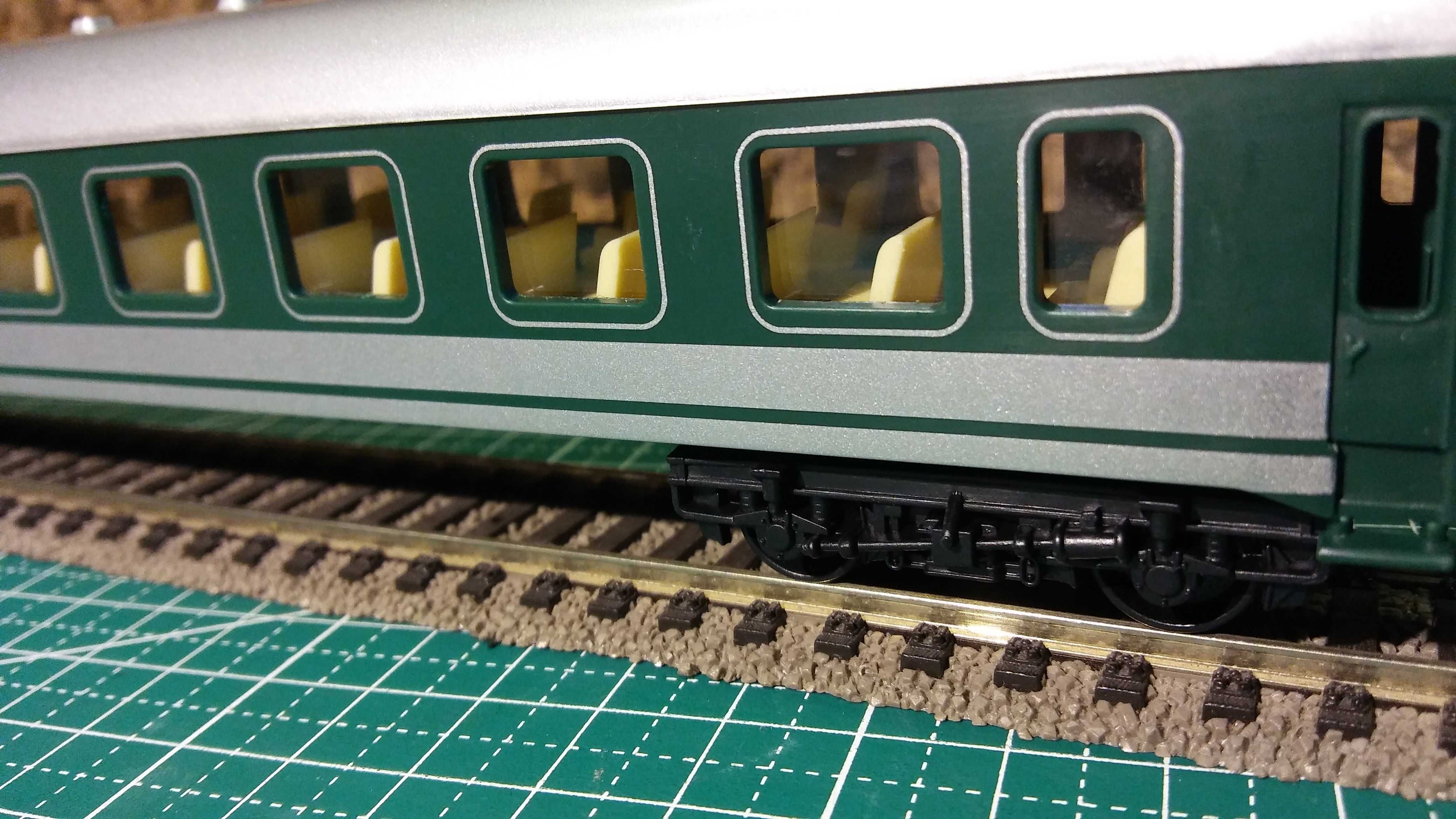 Wagon osobowy Wagony Eaglemoss H0 1:87 do złożenia+tor jak Roco i Piko