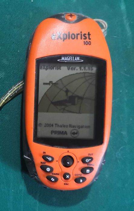 2 navegadores GPS Magellan e um altifalante de lancha