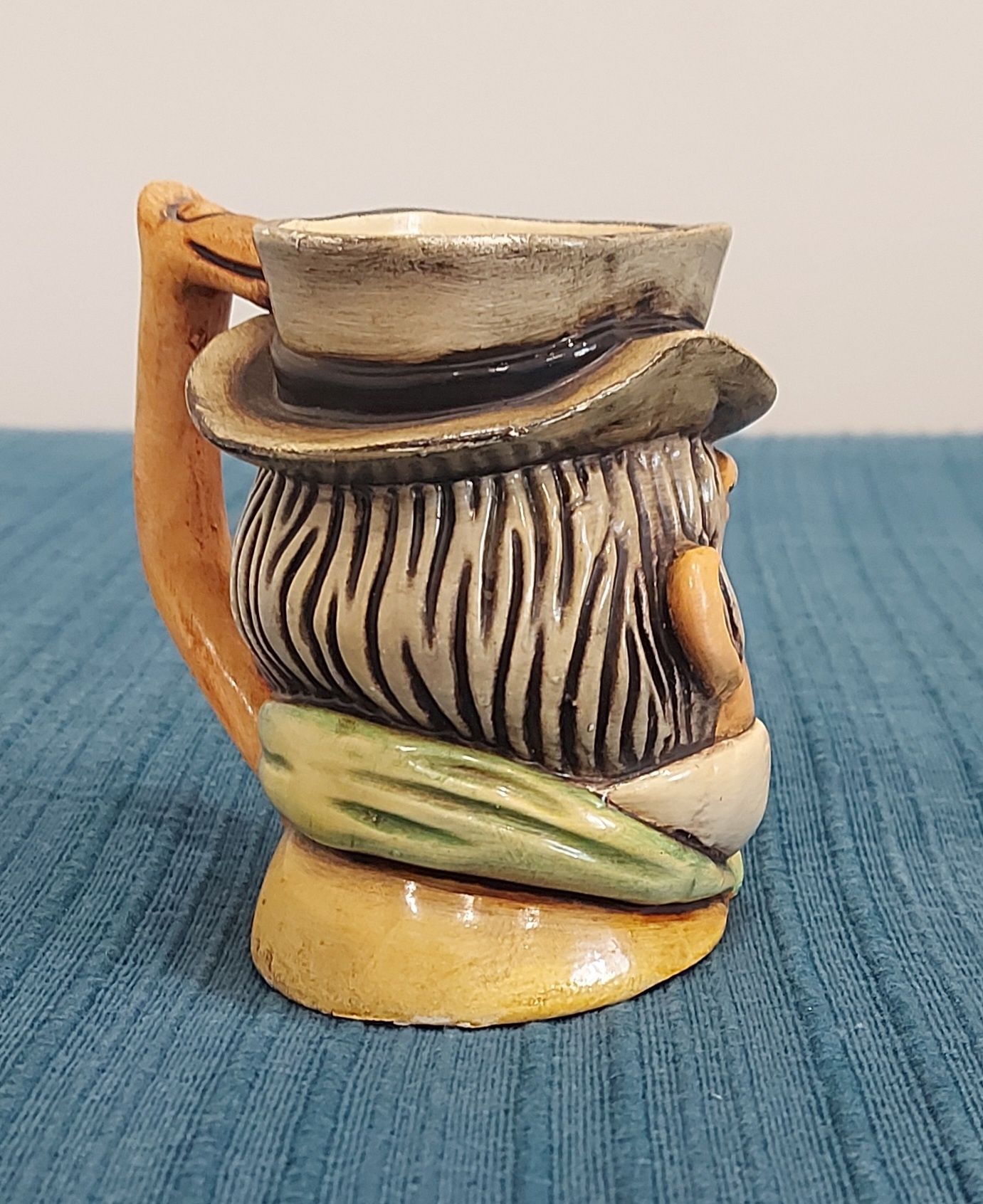 Caneca cerâmica antiga