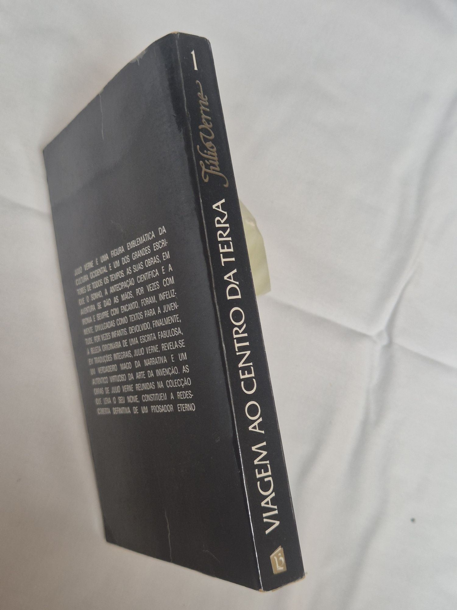 Livro Viagem ao Centro da Terra – Júlio Verne
 Colecção Júlio Verne,