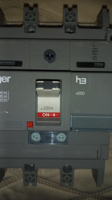 Продам автомат hager 250A