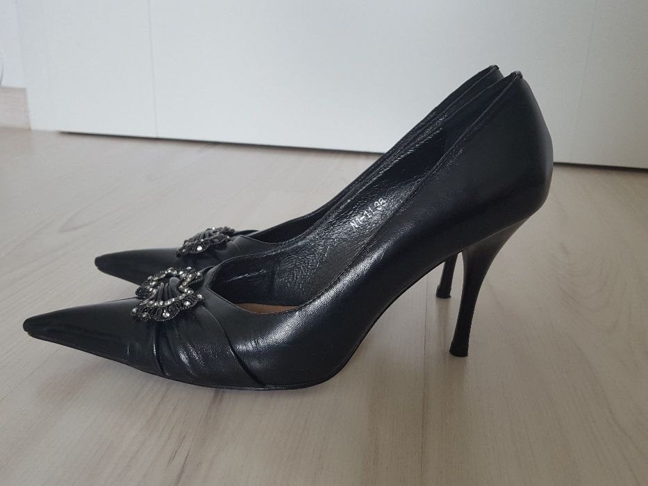 Skórzane buty do szpica na obcasie szpilki skóra czarne eleganckie 38