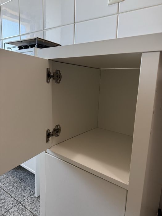 Secretaria Ikea com 2 portas kallax