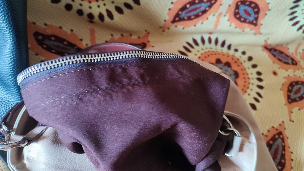 Кожаная сумка на кнопке