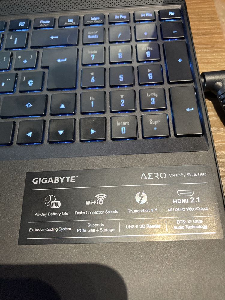 Laptop gamingowy Gigabyte AERO 15 OLED i7-11800H/32 GB/1TB/W10 RTX3070