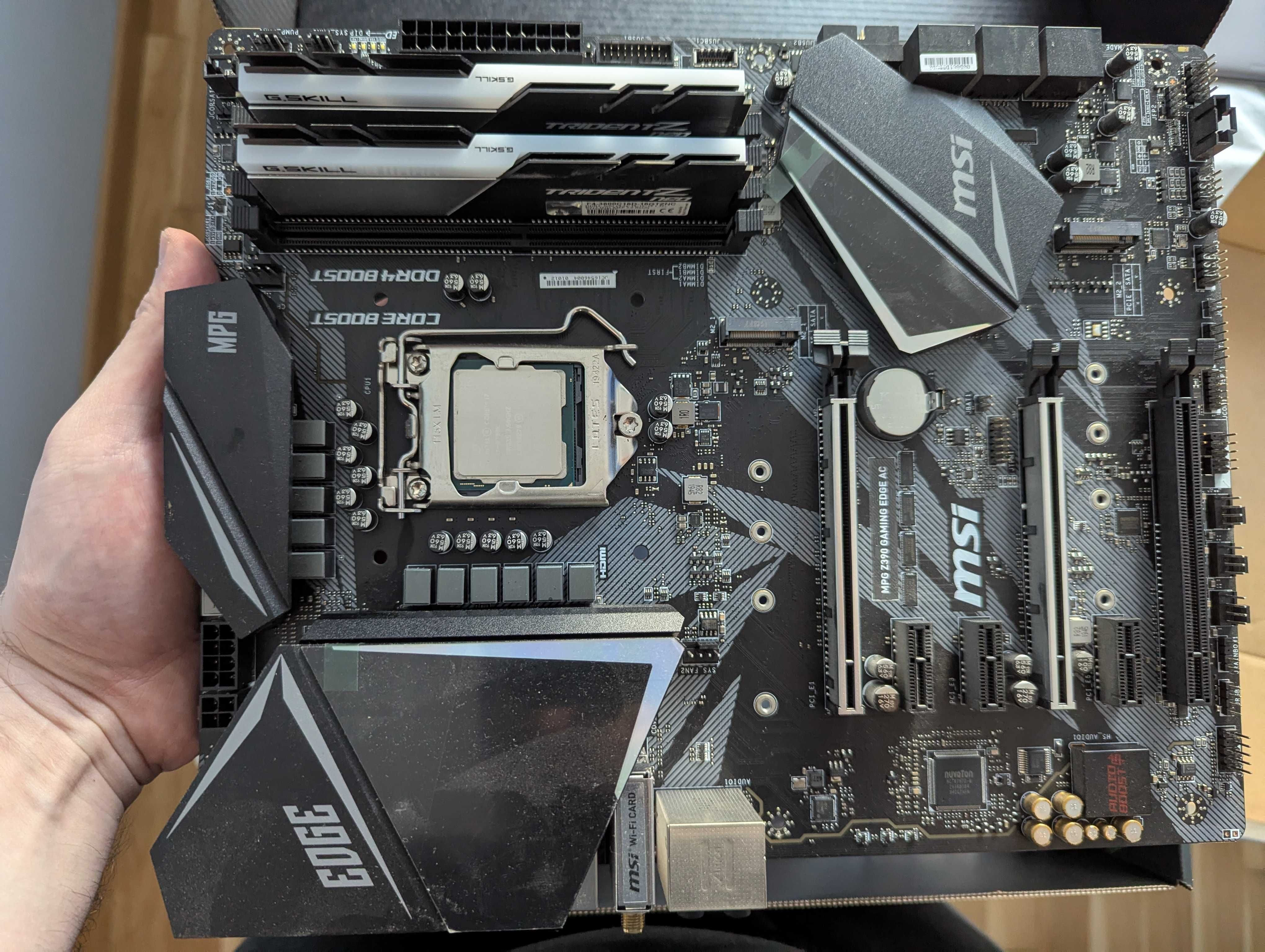 i7-9700k, MSI MPG z390, 16gb ram 3600mhz CL16