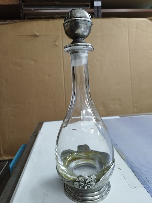 11 copos de estanho + Garrafa