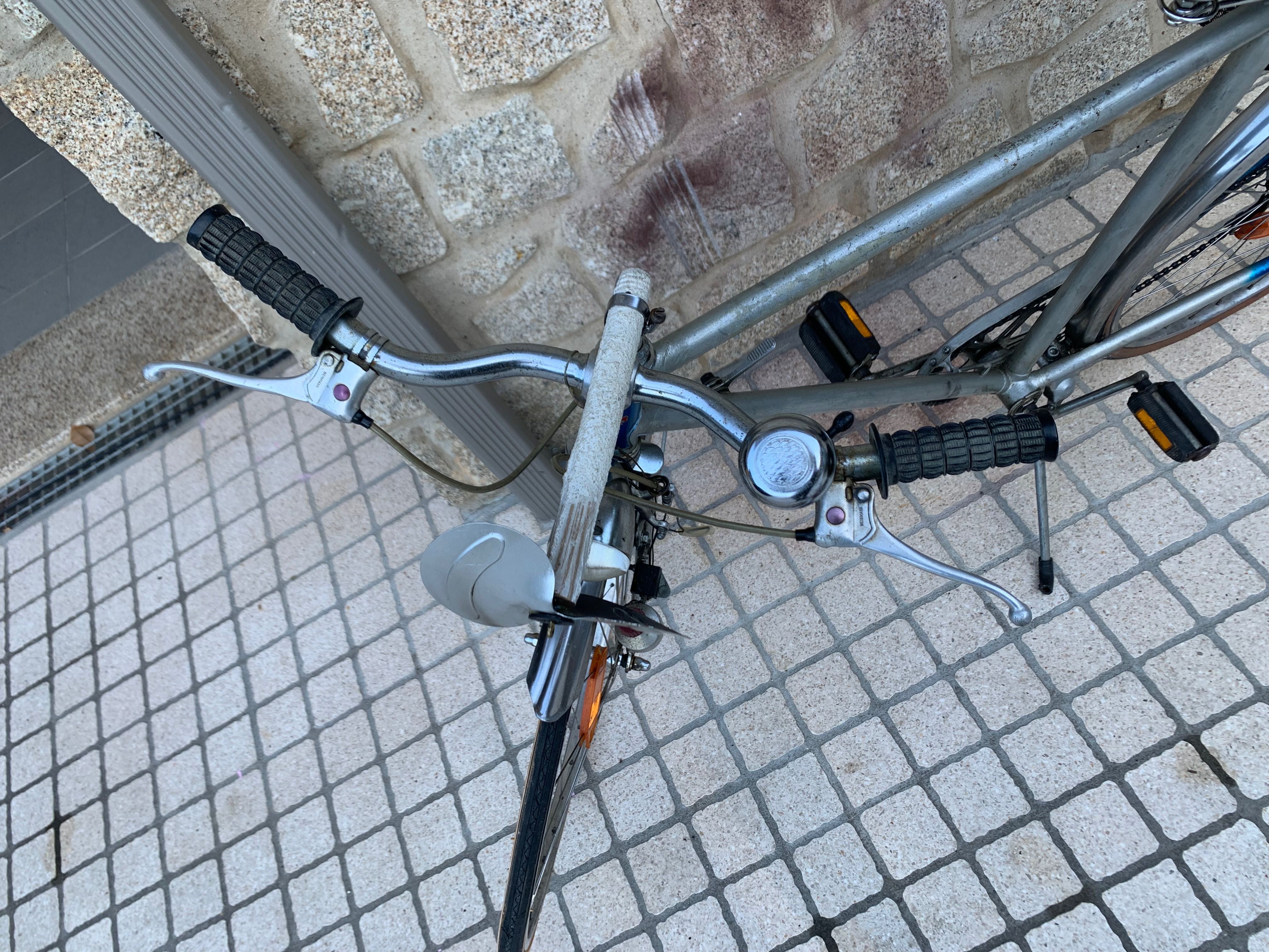 Bicicleta pasteleira antiga