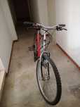 Bicicleta roda 26 65 € pegar e andar preciso desocupar