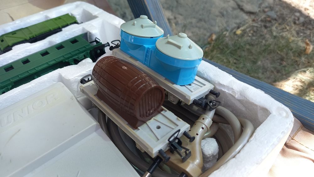 Залізна дорога PIKO 04050 + 3 додаткових вагони