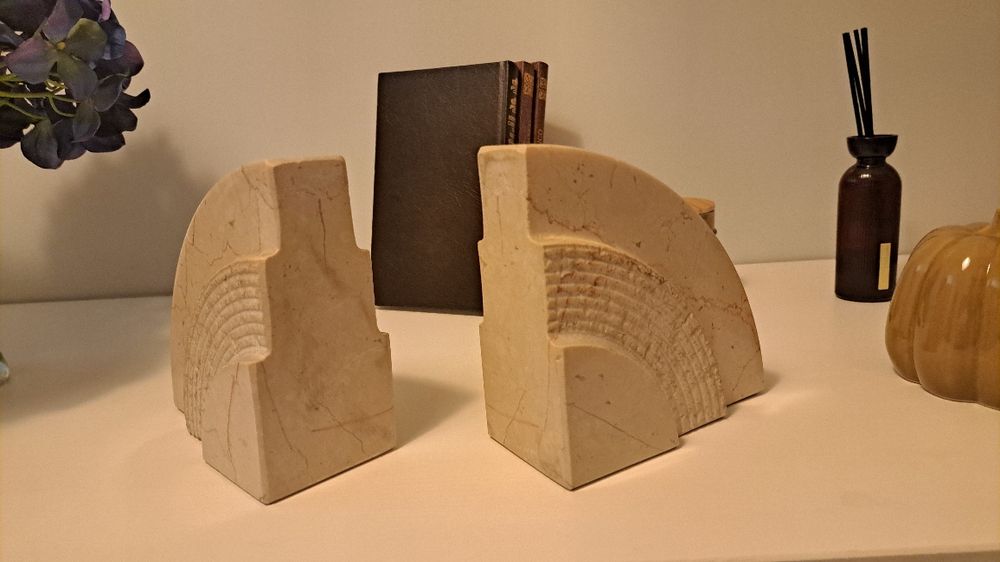 Dois Suportes de livros em mármore