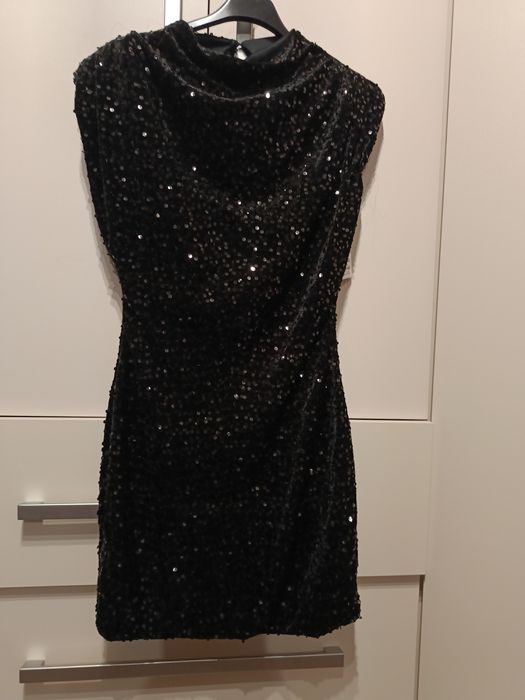 Sukienka welurowa w cekiny