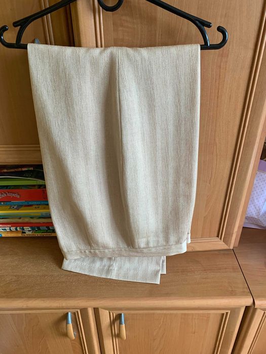 Beżowy komplet spodnie i marynarka