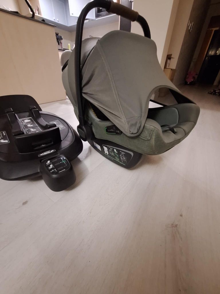 Fotelik samochodowy Nuna Pipa Next z bazą obrotową