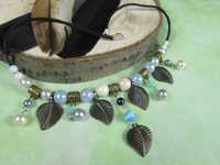 Naszyjnik perłowy niebieski miętowy złoty liście sznurek handmade