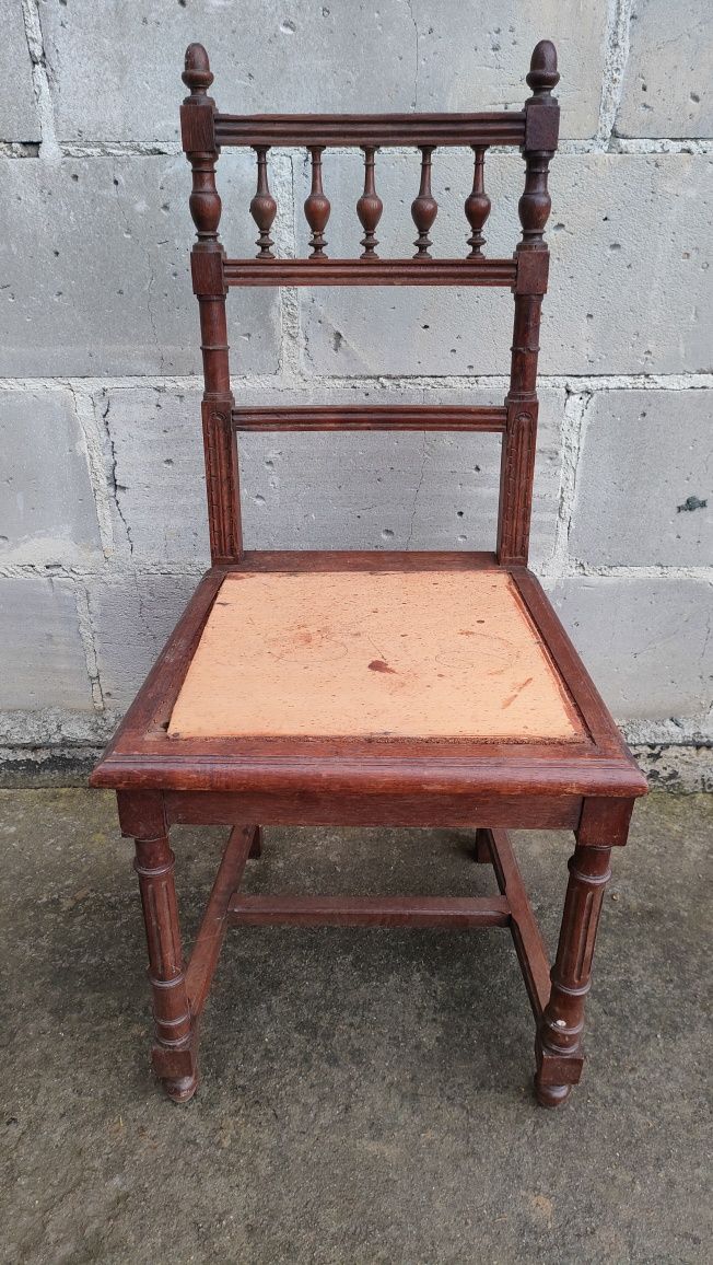 Stare krzesła eklektyczne do renowacji