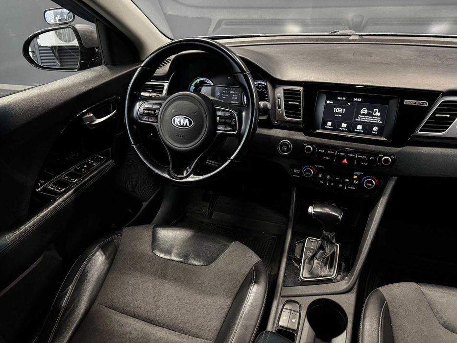 Продам гібридну Kia Niro 2017, 1.6 (HEV)