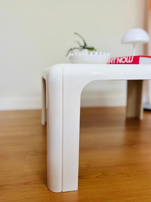 Mesa branca Kartell