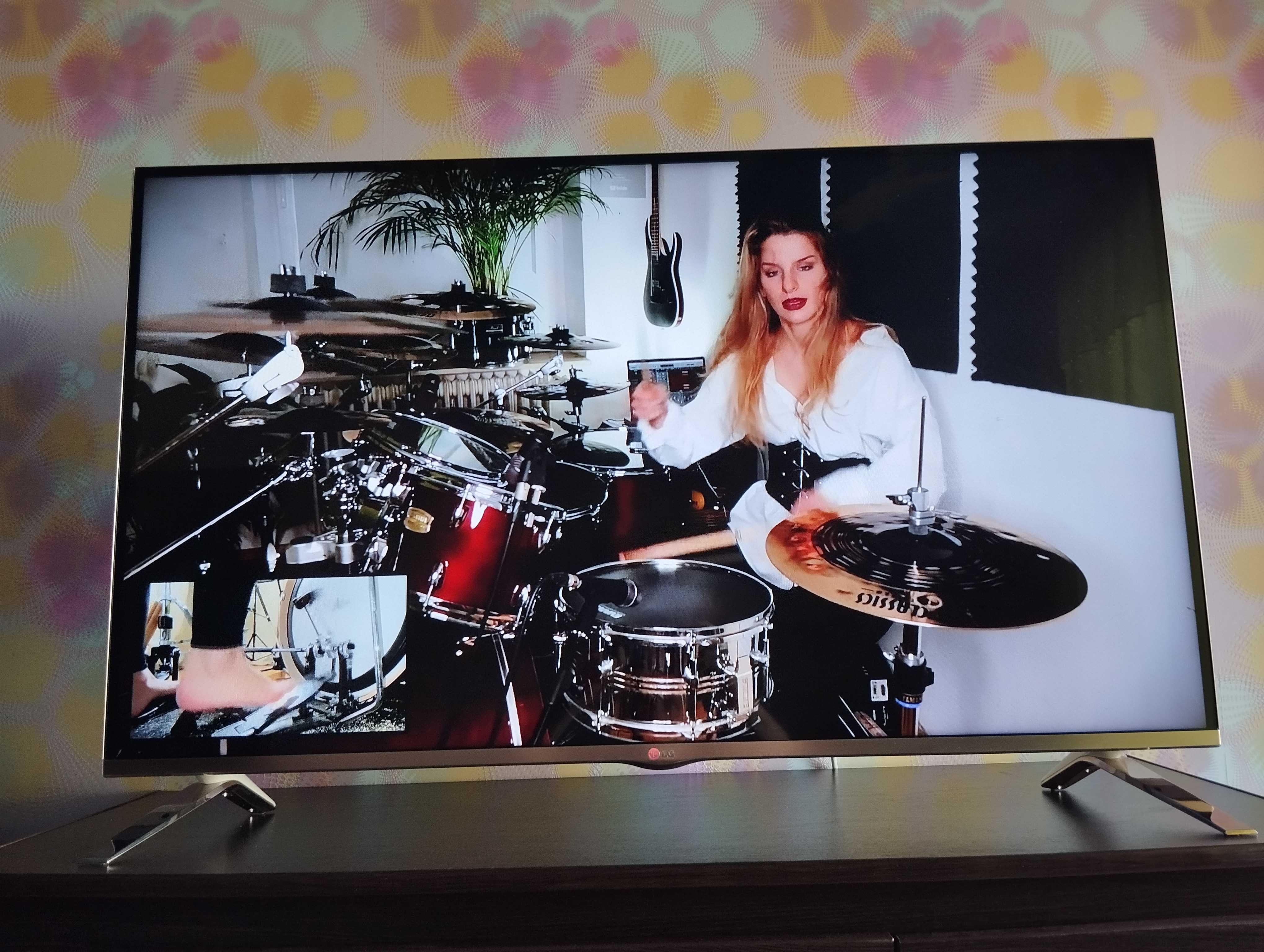 Телевізор LG 47LB679V