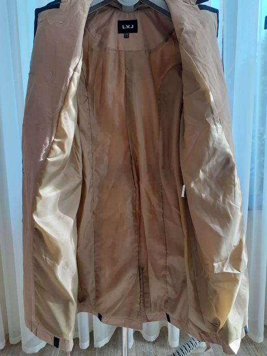 Продам тренч бежевый