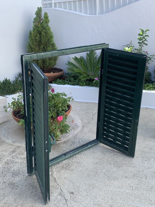 Janelas c/ veda luz + portada verde