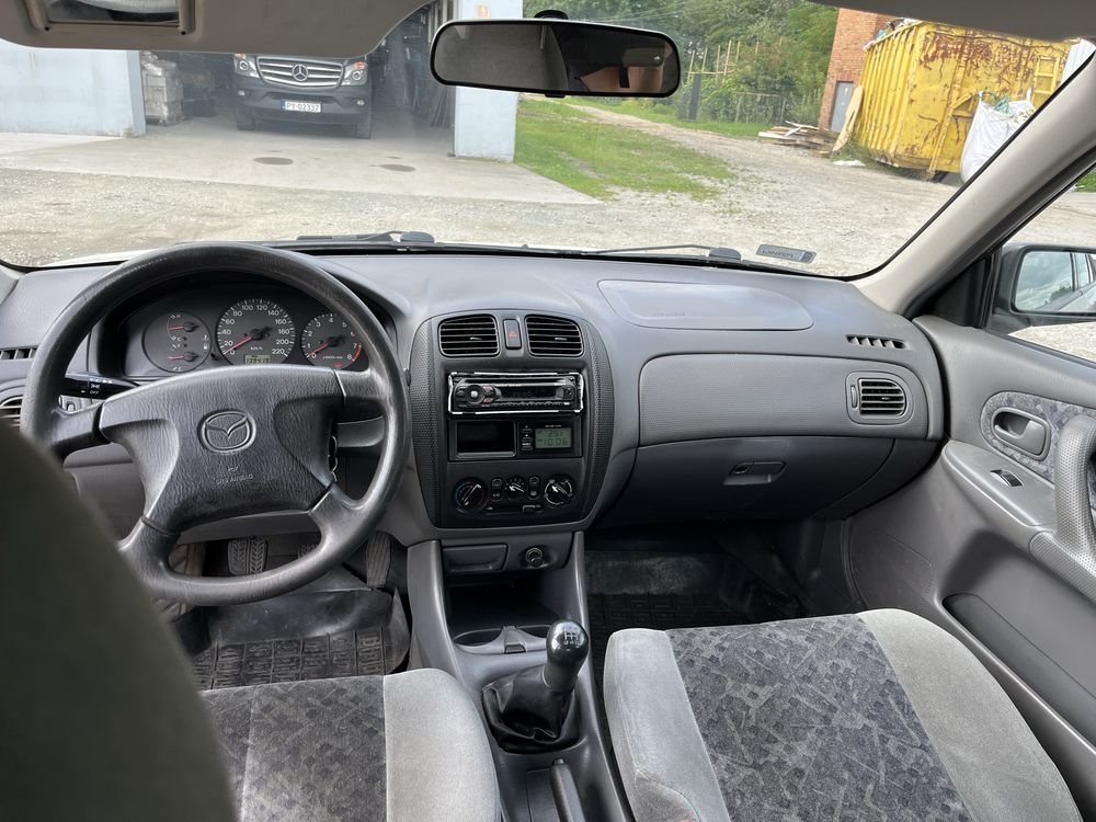 Mazda 323 1,5 benzyna rok 99