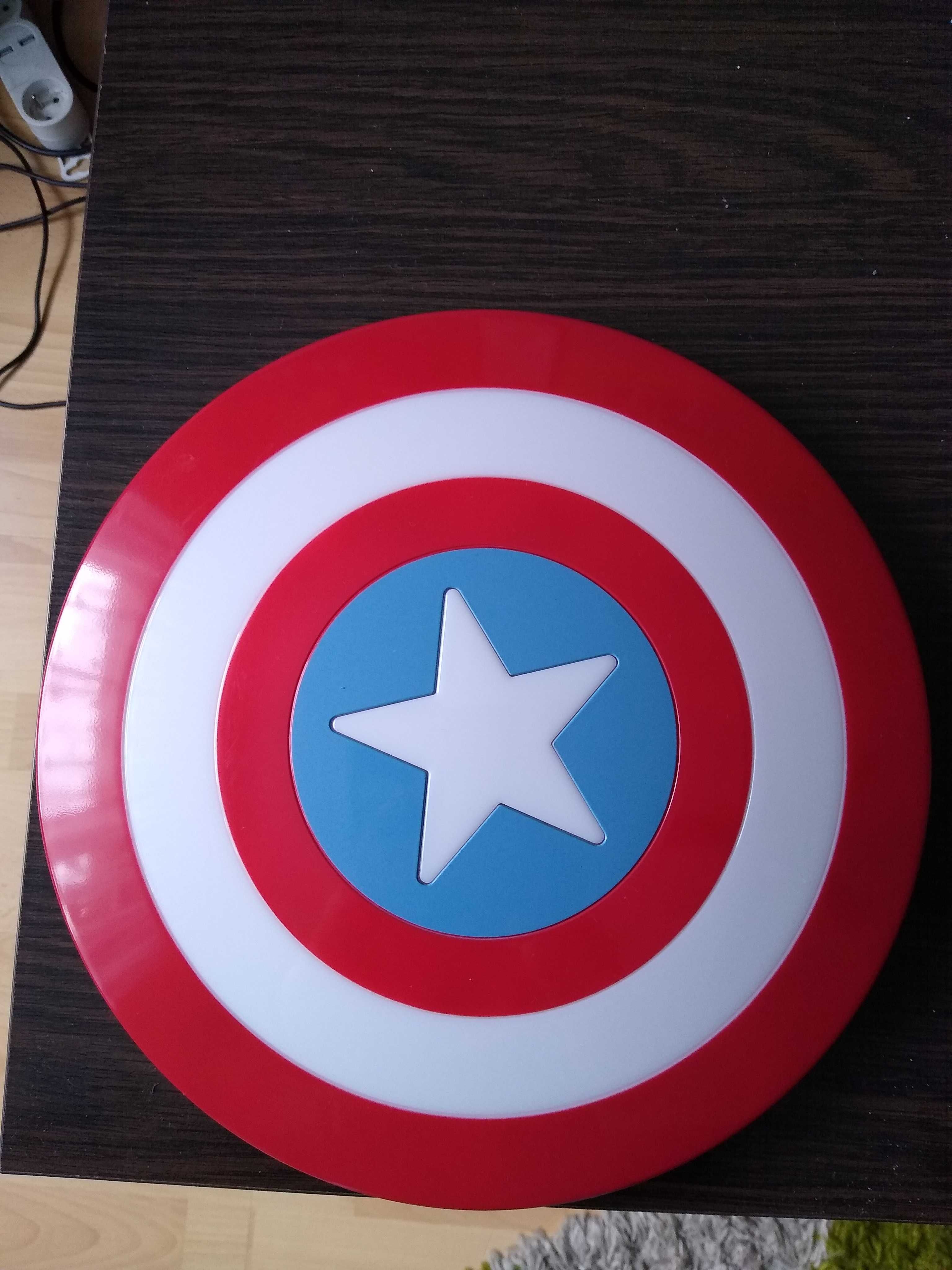 Lampa ścienna Kapitan Ameryka Marvel LED puzzle gratis