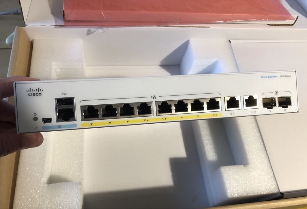 Комутатор (PoE) Cisco CBS250-8PP-E-2G