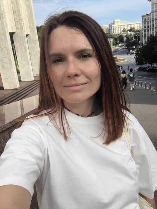 Клінер, прибиральниця, домашня робітниця