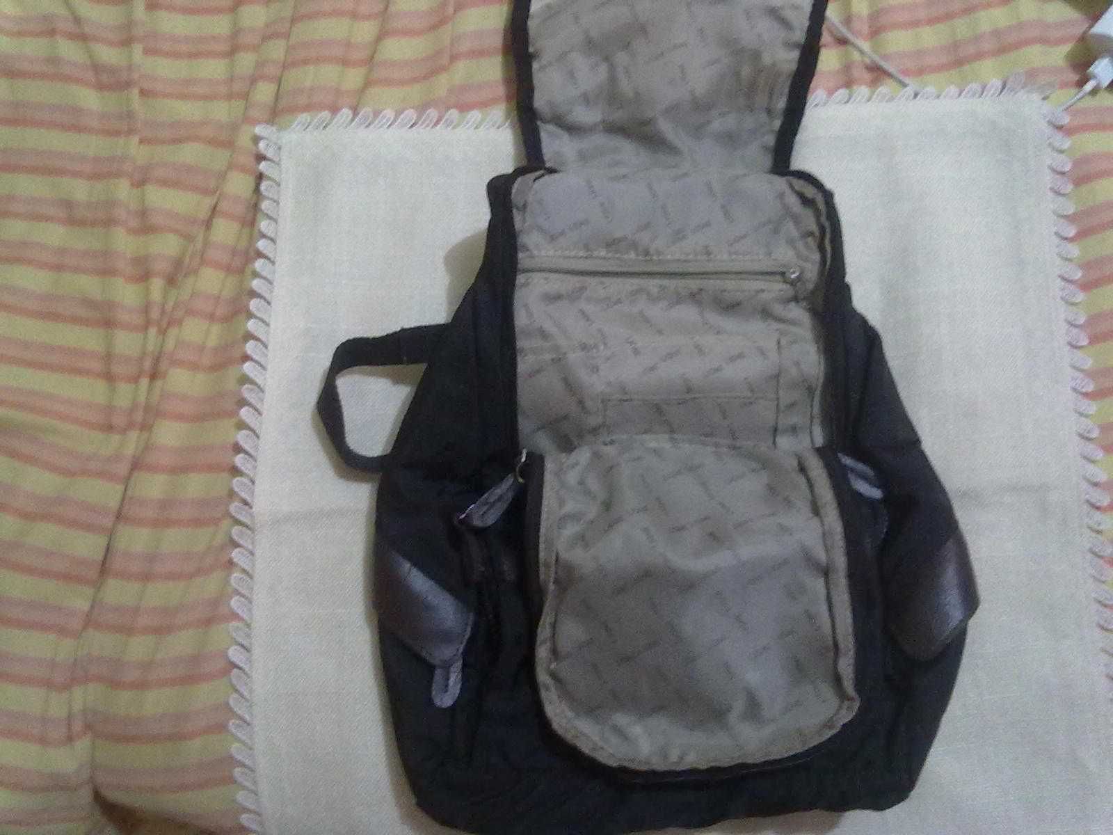 Рюкзак черный компактный. размер 32 на 38 см. 6 кармашков