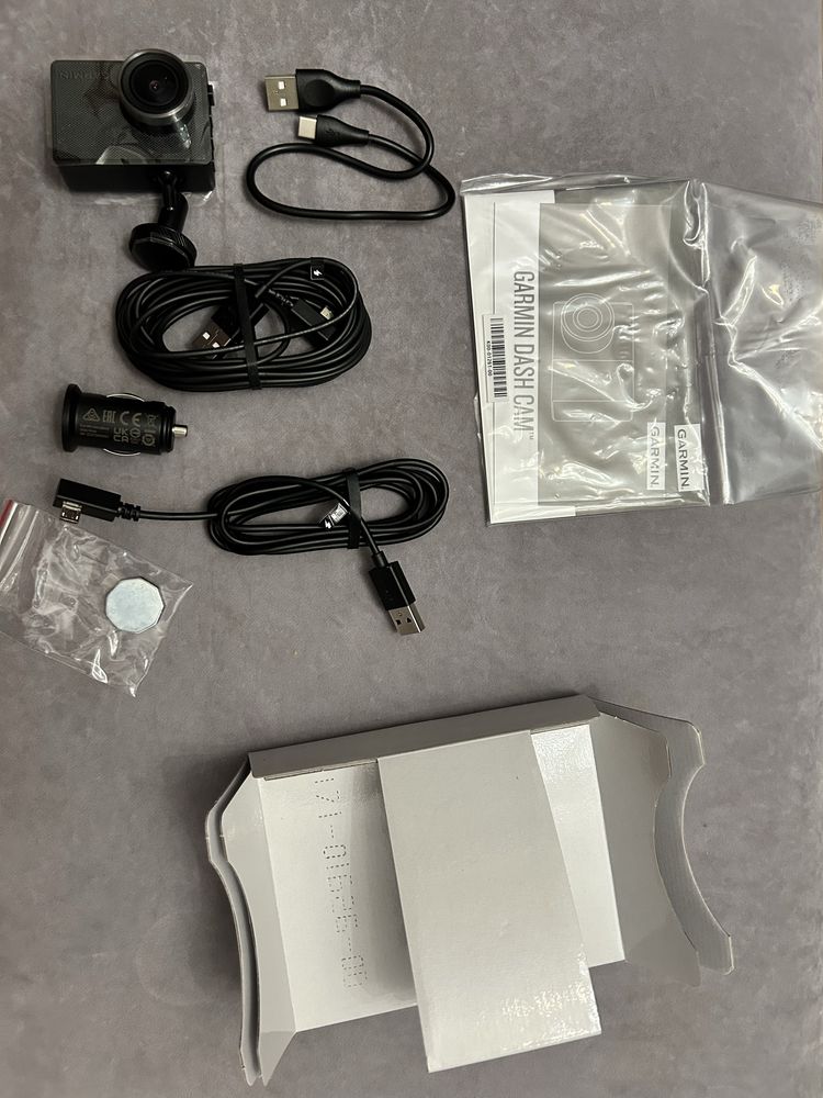 Garmin Dash cam 47