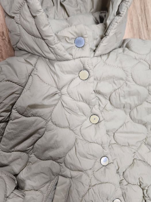 Piękna jesienna pikowana kurtka dziewczęca Zara khaki rozmiar 104