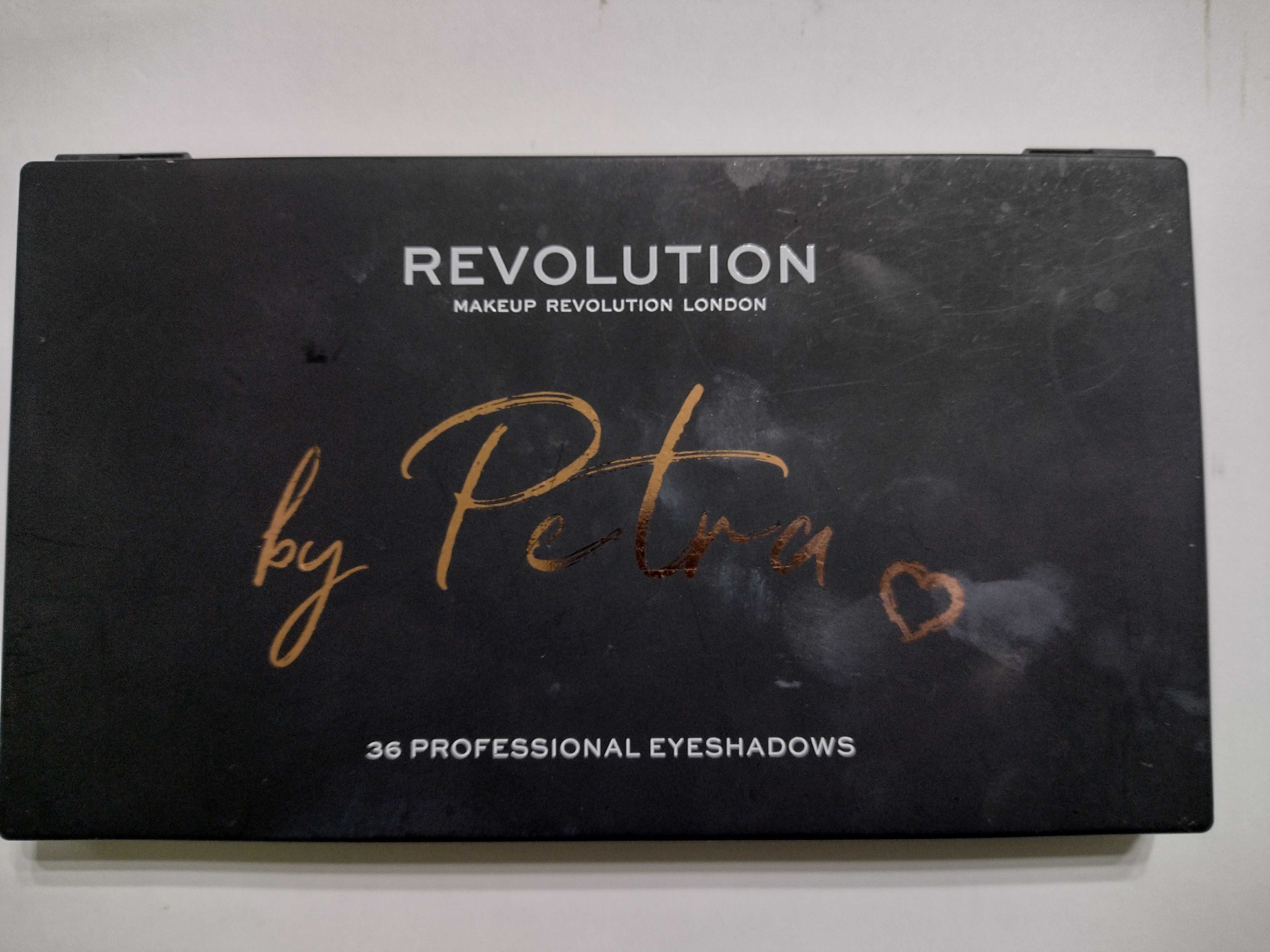 Paleta cieni do powiek Makeup Revolution by Petra
