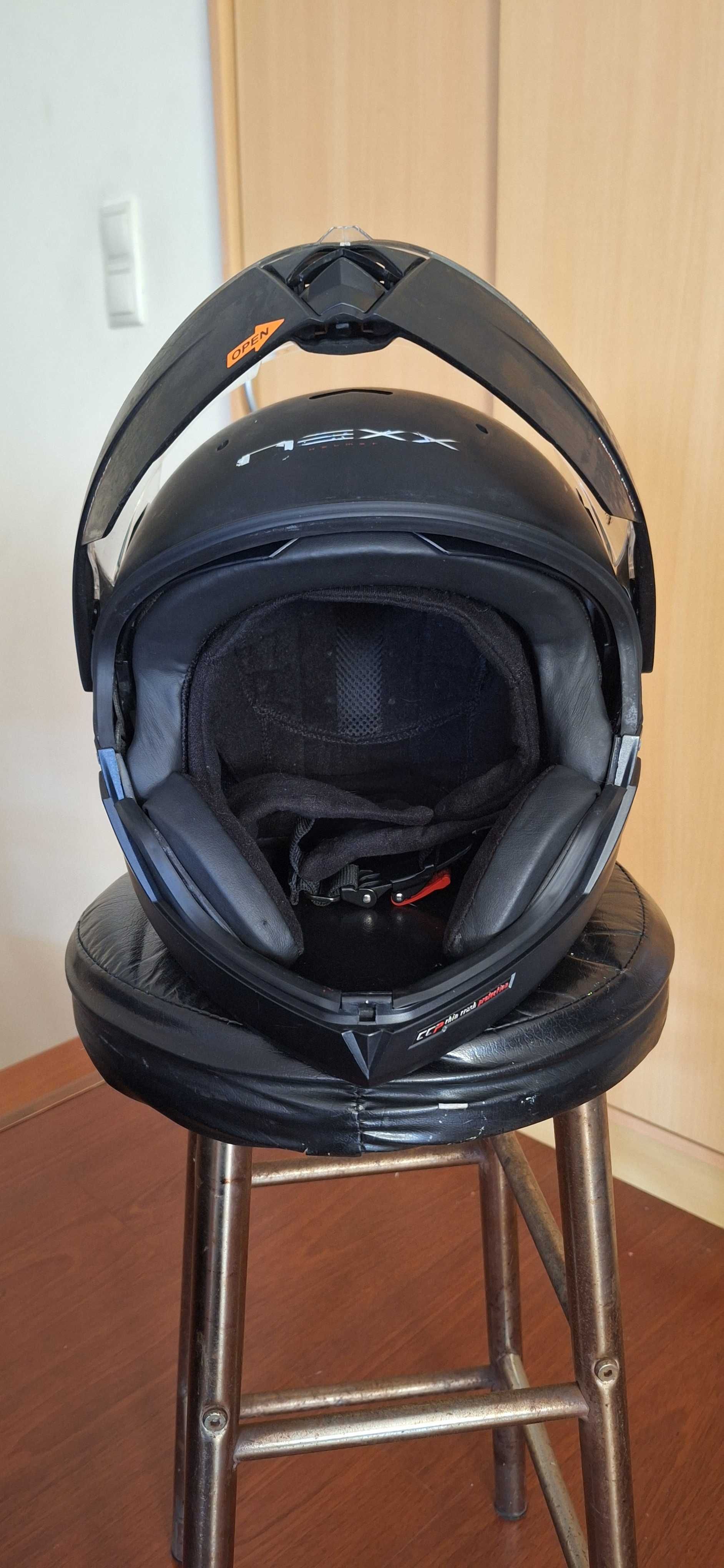 Capacete Nexx usado em bom estado com bolsa de transporte