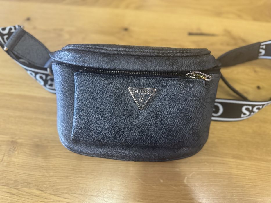 Сумка бананка Guess.